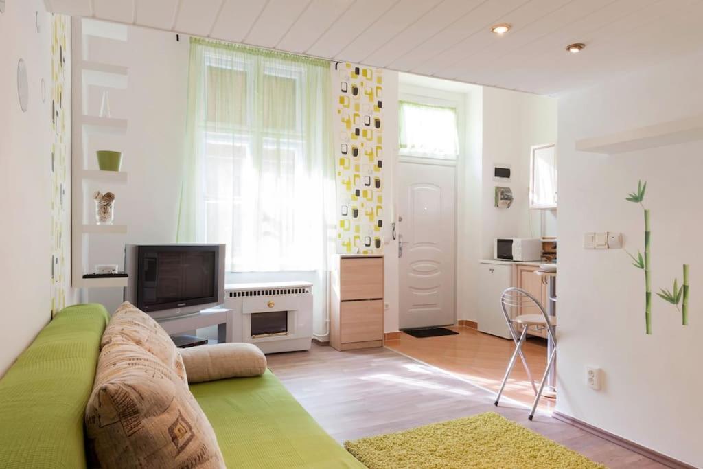 Dora'S Calm Nest Over The Chestnut Tree Apartment Budapest Exterior photo