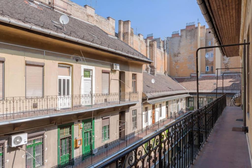 Dora'S Calm Nest Over The Chestnut Tree Apartment Budapest Exterior photo
